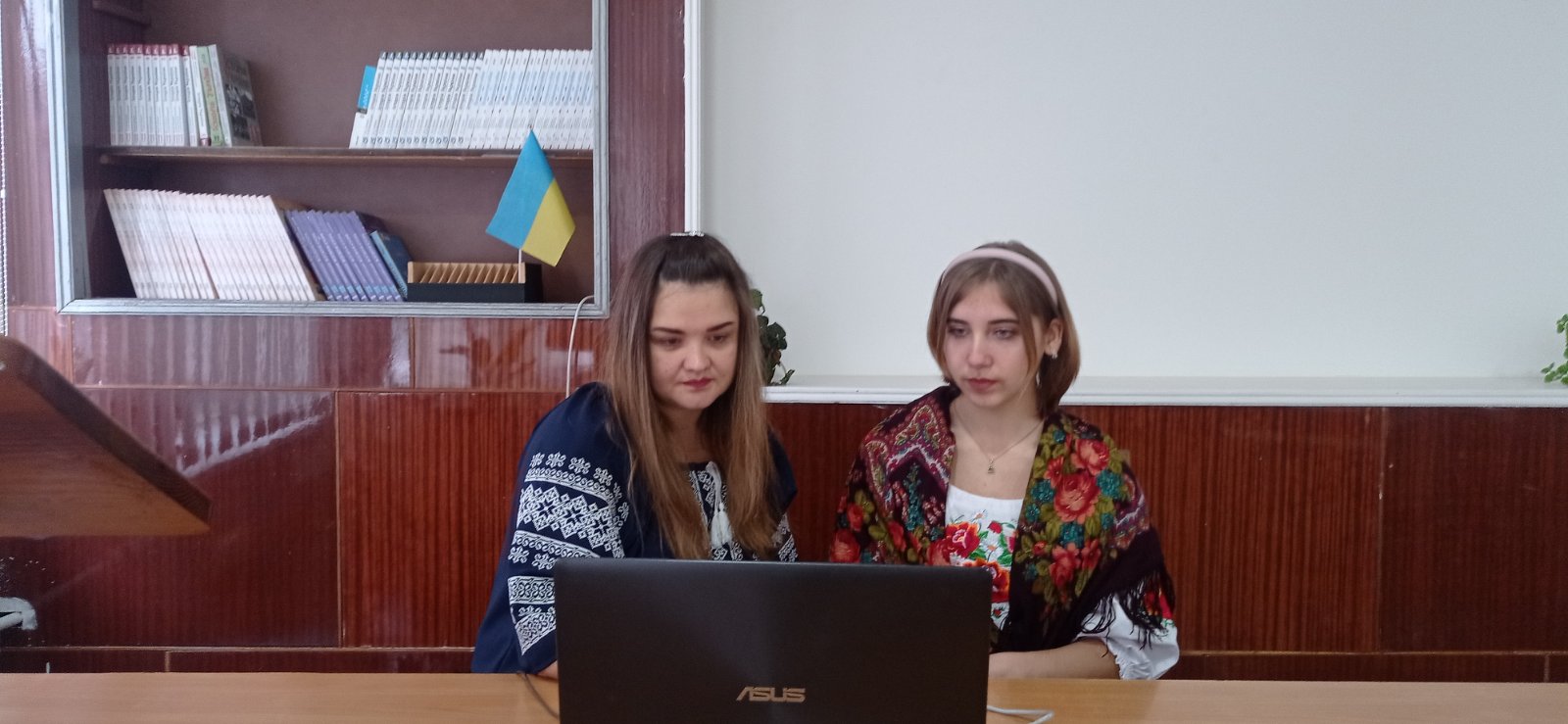 Пишаємось, що ми українці!!!! WE ARE PROUD OF BEING UKRAINIANS!