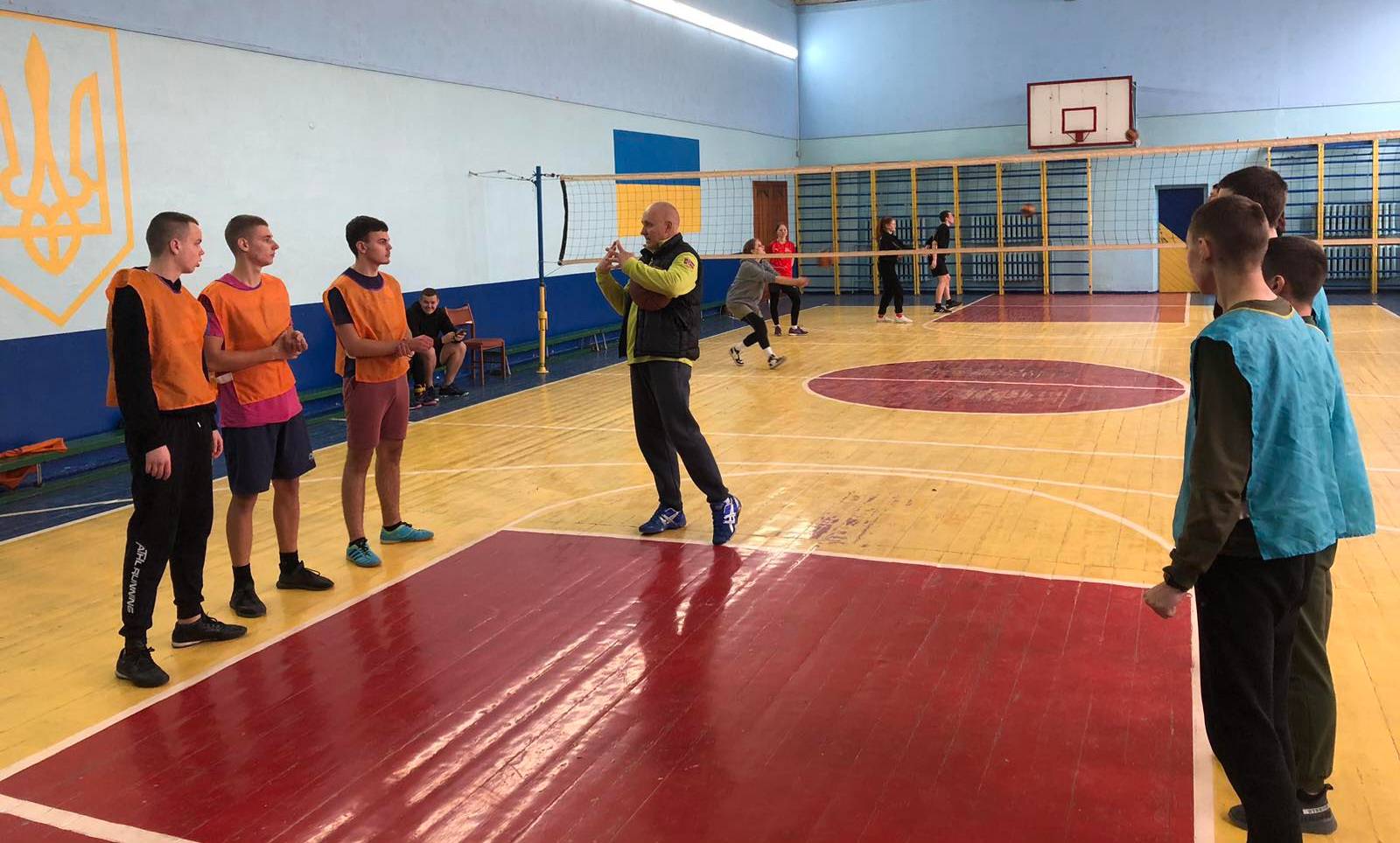 СПОРТ ОБ'ЄДНУЄ, ЗАГАРТОВУЄ, МОТИВУЄ!
