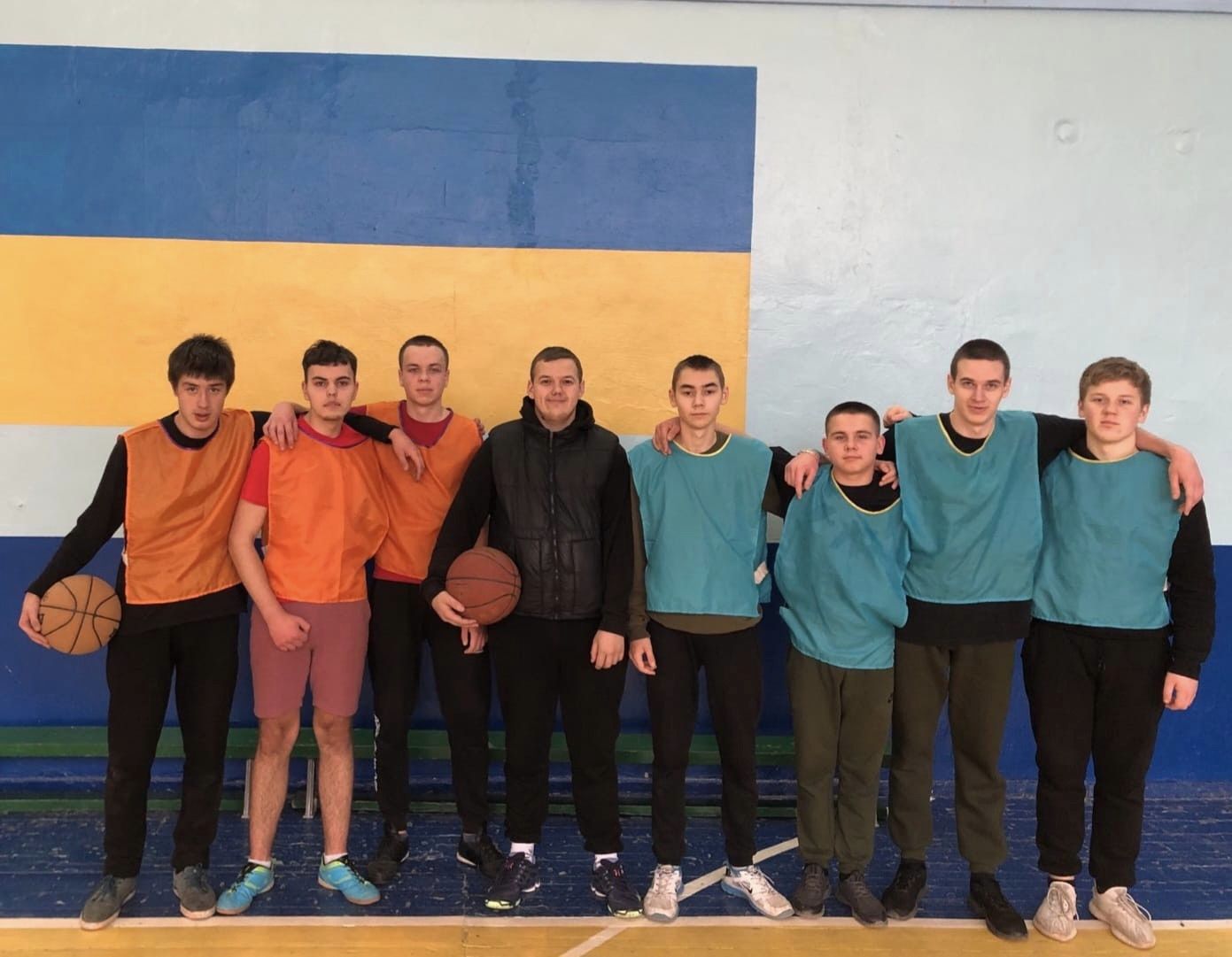 Продовжуємо грати в стрітбол!