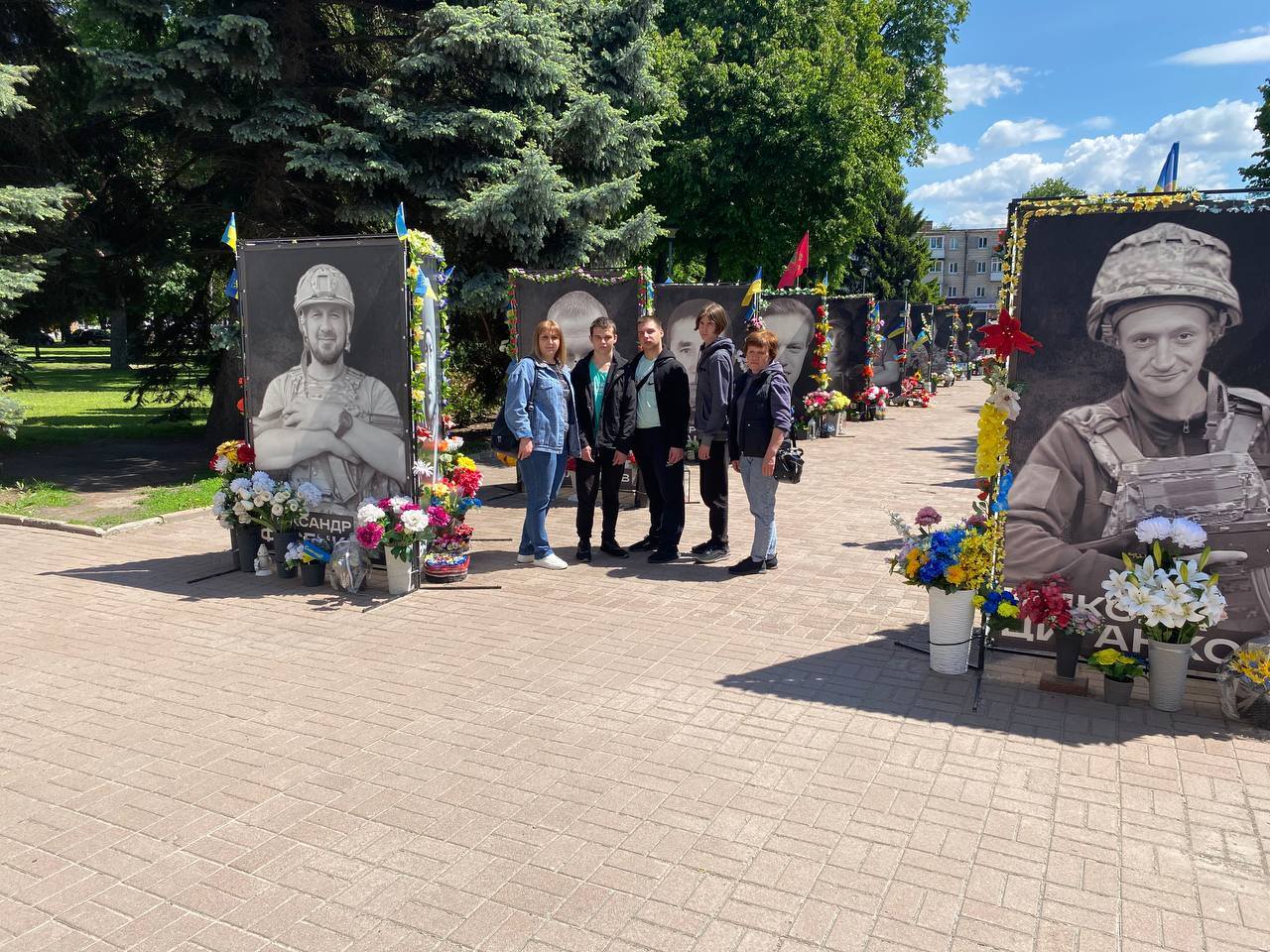 До Дня Героїв України