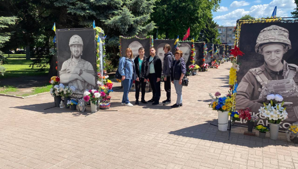 До Дня Героїв України